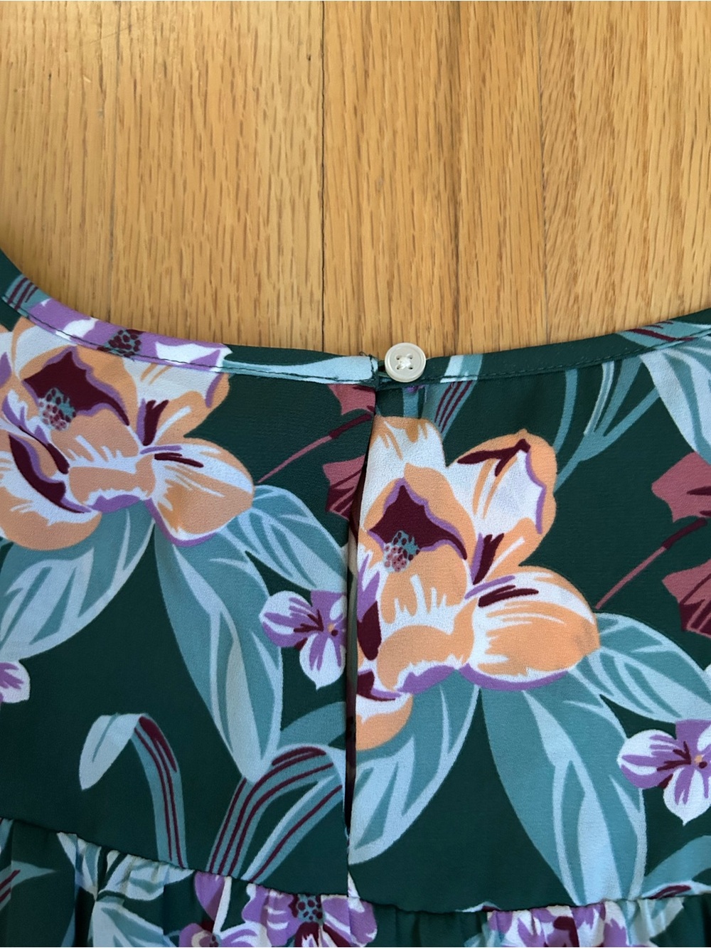 LOFT Dark Green Floral Ruffle Shell - Picture 5 of 6